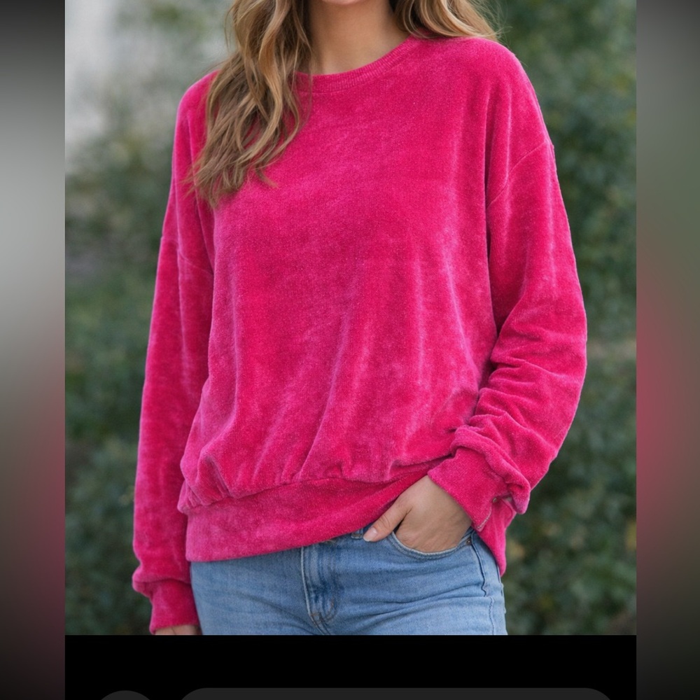 Nellie Mae Crew Neck Velour Like Top.  Women’s Sz-L Bright Pink | Dopamine